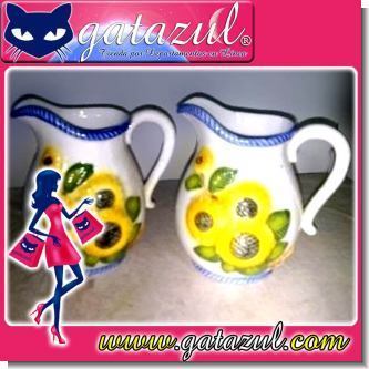 Lee el articulo completo PICHEL DE PORCELANA CON FLORES EN RELIEVE 13 CENTIMETROS ALTURA